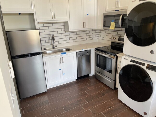 Building Photo - Luxury Loft Downtown Studio Condo