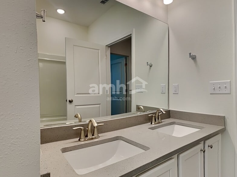 Building Photo - 12240 Sapp Rd