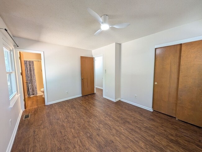 Building Photo - Weaverville Rental
