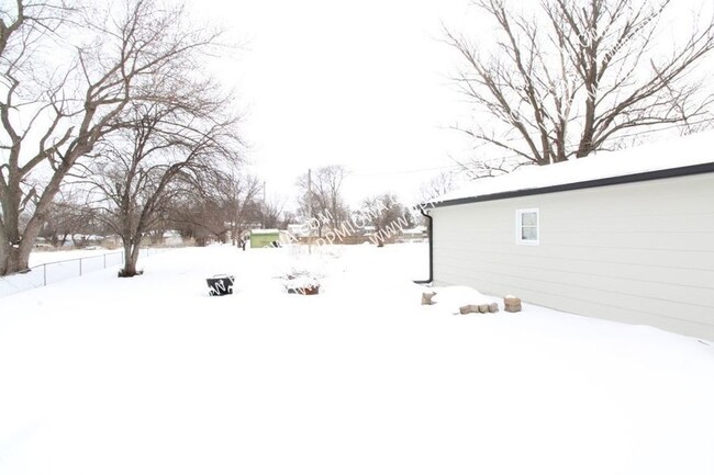 Building Photo - 1318 SW Kenworthy Dr