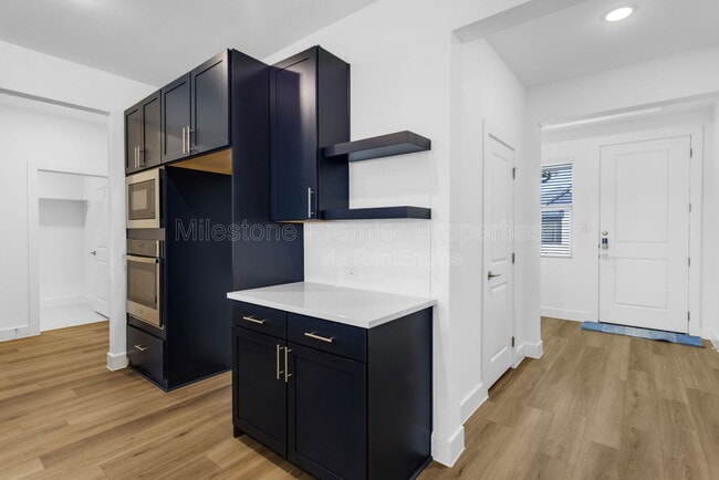 Building Photo - 820 Sunflower Trl