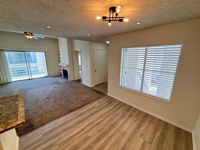 Building Photo - 7100 W Pirates Cove Rd