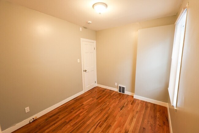 Building Photo - 4 Standard St