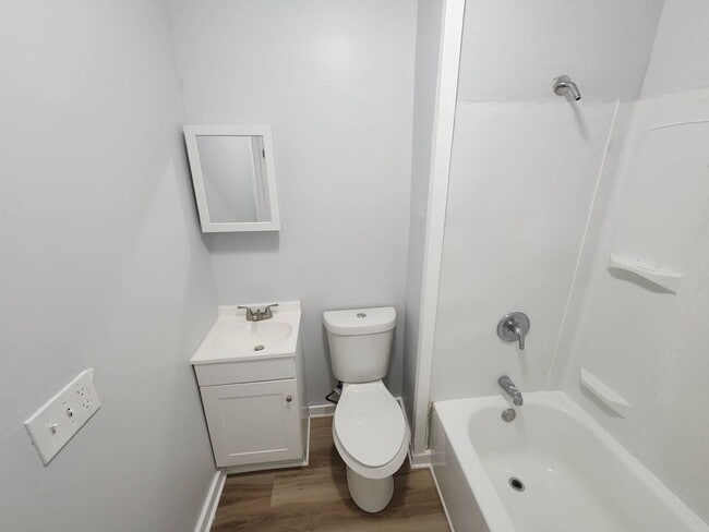 Building Photo - 12709 Parkhill Ave