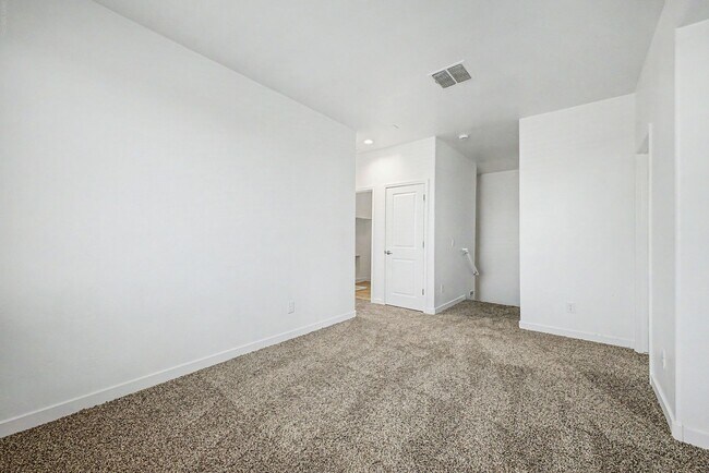 Building Photo - 10984 W Pierce St
