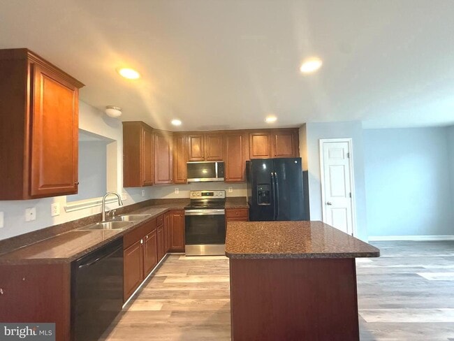 Building Photo - 15 Wayside Ct