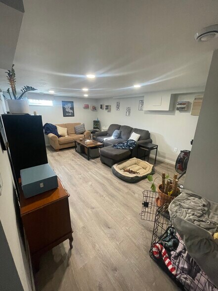 Building Photo - 1525 University Ave NE