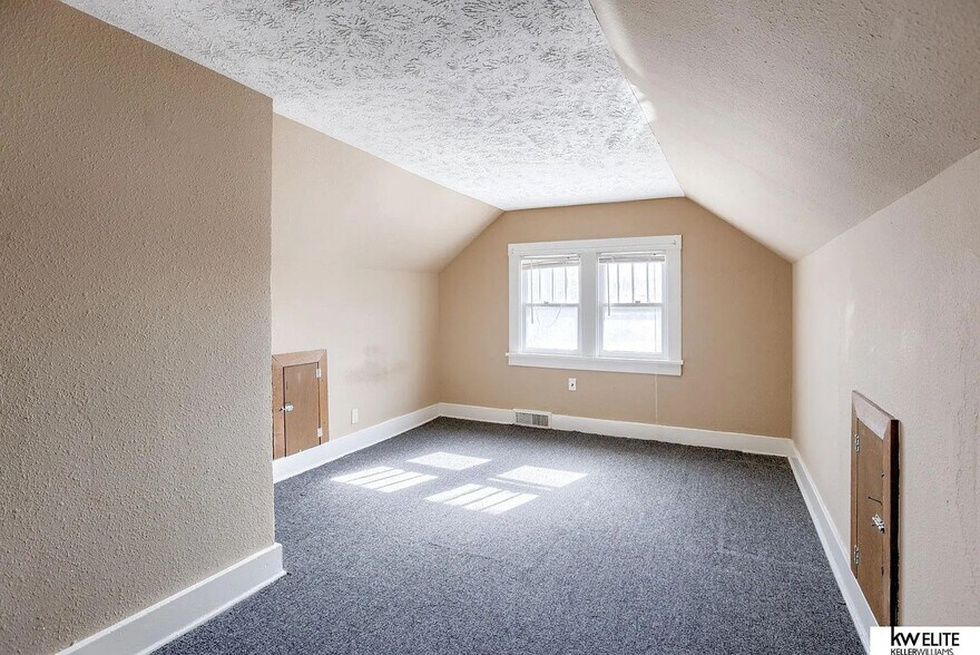 Building Photo - 4542 Franklin St