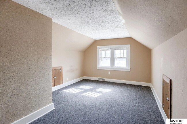 Building Photo - Charming  Home For Rent