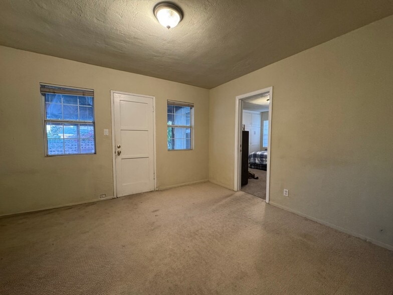 Walkthrough from Living Room to Backyard and Primary Bedroom - 11050 Keswick St