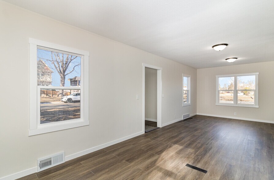 Building Photo - 2919 S Service Dr