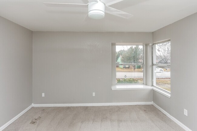 Building Photo - 2114 High Bluff Dr