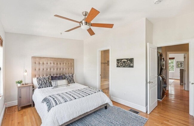 Building Photo - Large Sunny Eckington Three Bed/Three Bath Interior Rowhouse Condo Home