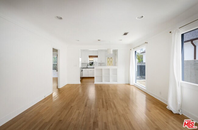 Building Photo - 3659 Glenfeliz Blvd