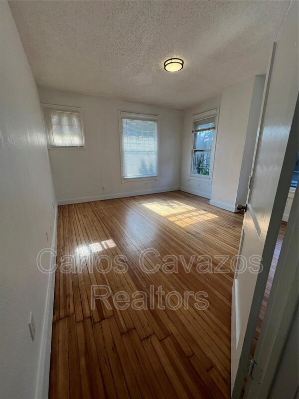 Building Photo - 5107 Columbia Ave