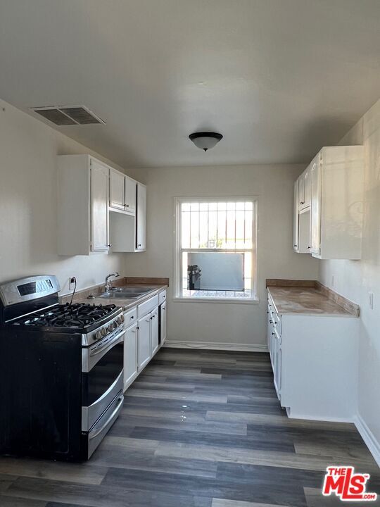 Building Photo - 1104 W 93rd St