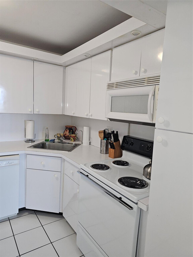 Building Photo - 2750 NE 183rd St