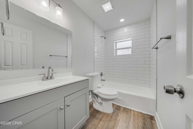 Building Photo - 3904 Ocean View Dr