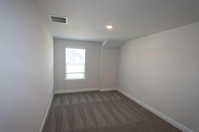 Building Photo - 2901 Mary Elizabeth Dr