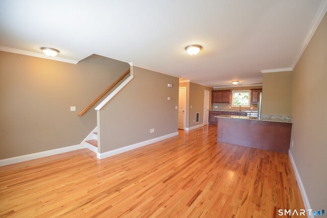 Building Photo - 335-343 Meadowside Rd