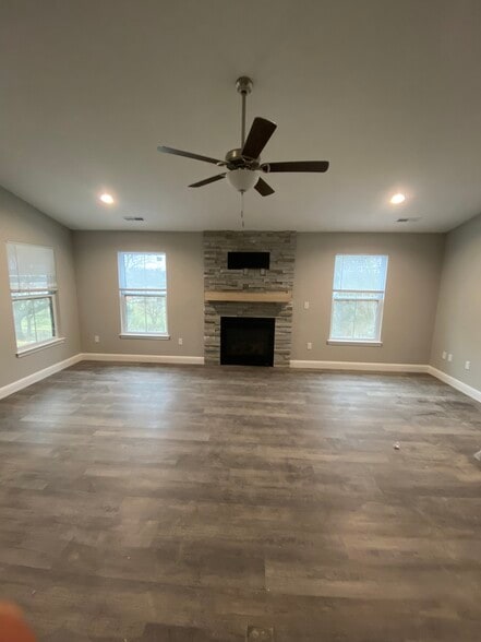 Building Photo - 114 Hampton Dr