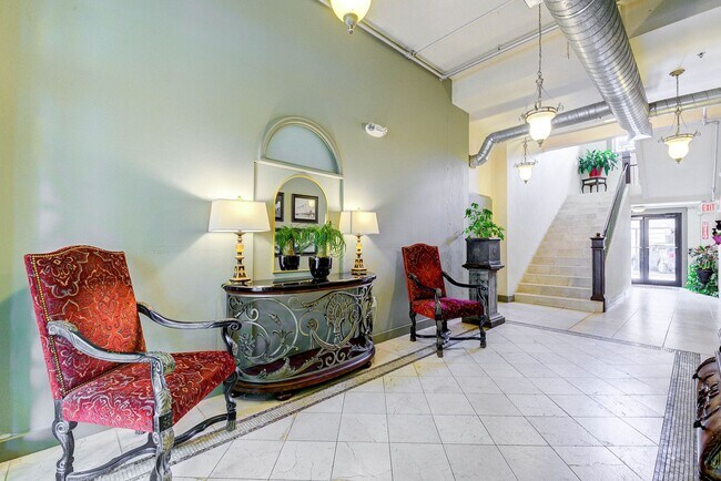 Building Photo - Exceptional 1 bed/1bath loft-style unit in...