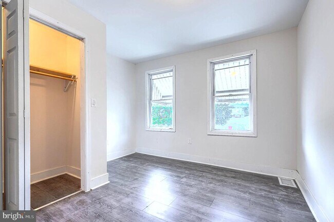 Building Photo - 7621 Cypress Ave