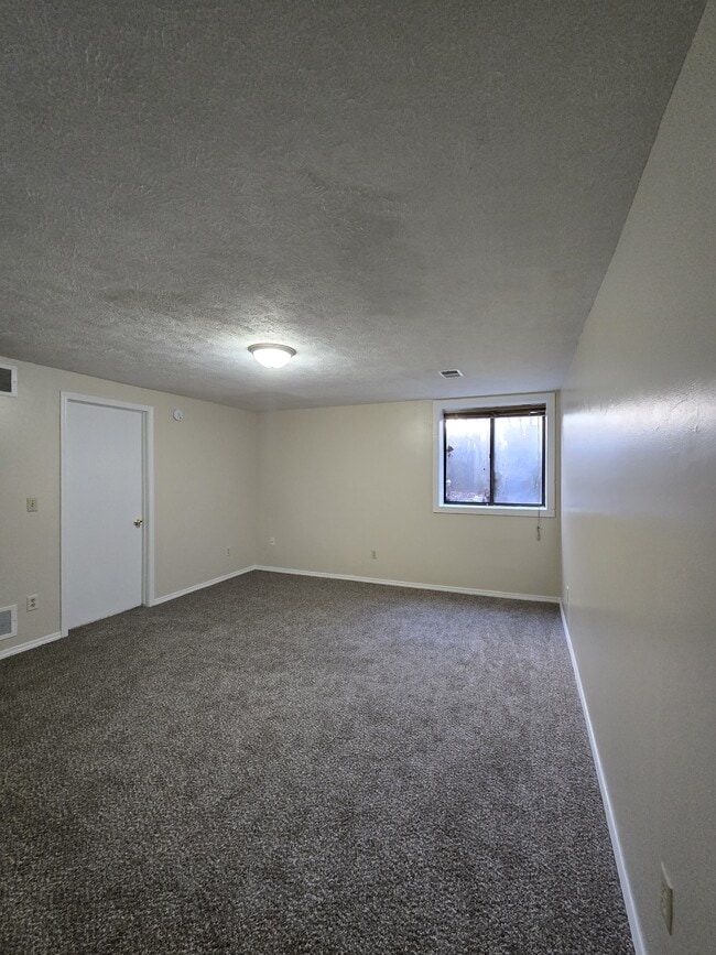 Building Photo - 3824 W Elm St