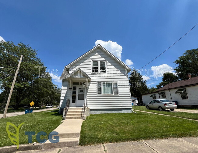 Primary Photo - 702 State St