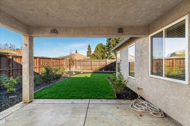 Building Photo - Beautiful 3(4) Bedroom/2 Bath Home Located in Lodi Ca