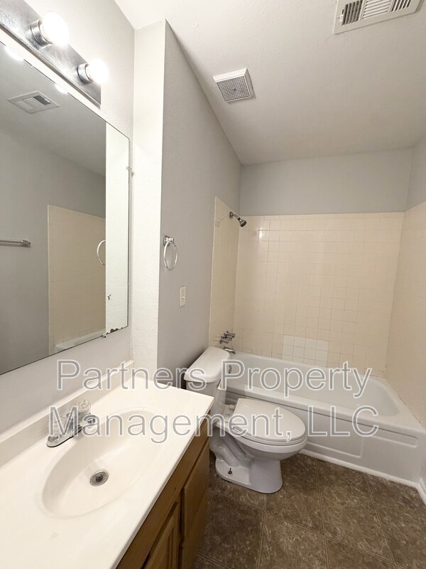 Building Photo - 408 W Nightingale Cir