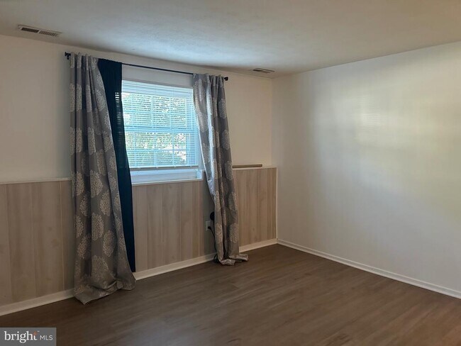 Building Photo - 615 McKinway