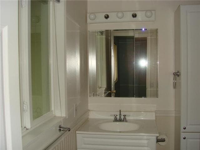 Building Photo - Charming 3 Bed 1.75 Bath Home in Bellevue