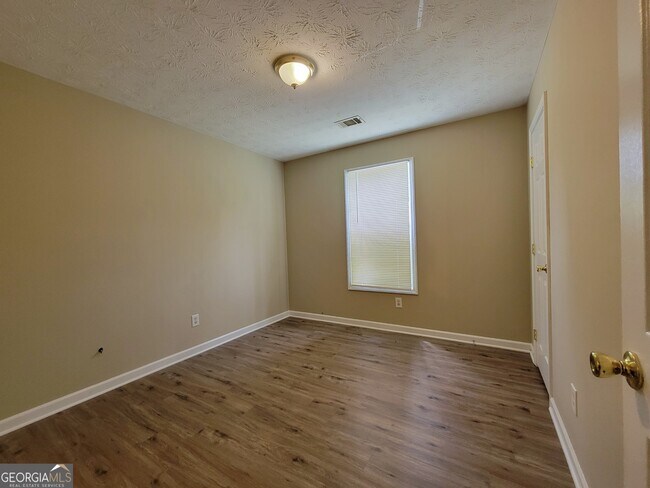 Building Photo - 256 Courtyard Cir