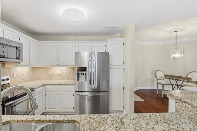 Building Photo - 5400 Park Ave