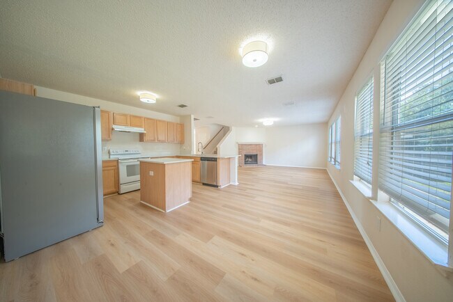 Building Photo - 1218 Post Oak Trail