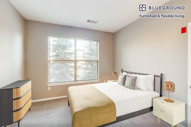 Building Photo - 160 Boylston St