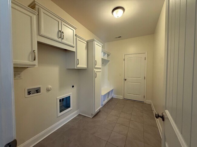 Building Photo - Beautiful unfurnished 5 Bedroom 3 Bath home in The Preserve at Tidewater Sneads Ferry
