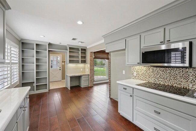 Building Photo - 1135 Ivy Ln