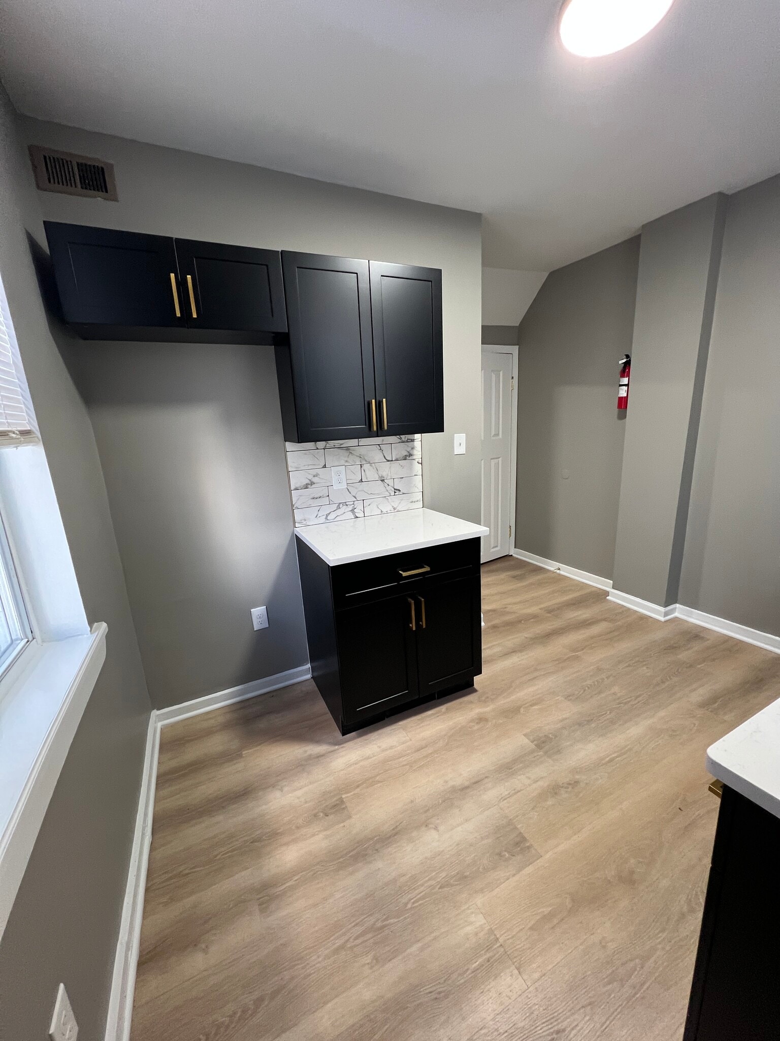 Building Photo - 930 Pennell St