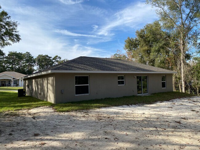 Building Photo - Custom Home - Desirable SW Dunnellon Neighborhood 3/2/2  Won't Last