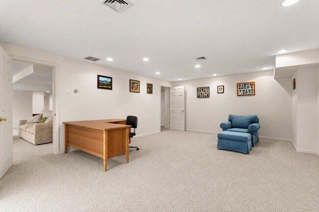 Building Photo - 295 Wadleigh Falls Rd