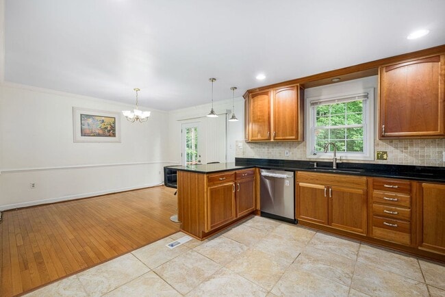 Building Photo - 11821 Sinclair Ln
