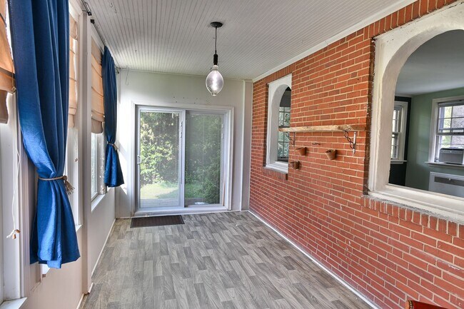 Building Photo - Beautiful Single Family in Bellevue Park