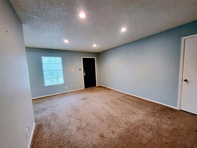 Building Photo - 3429 Willowrun Dr