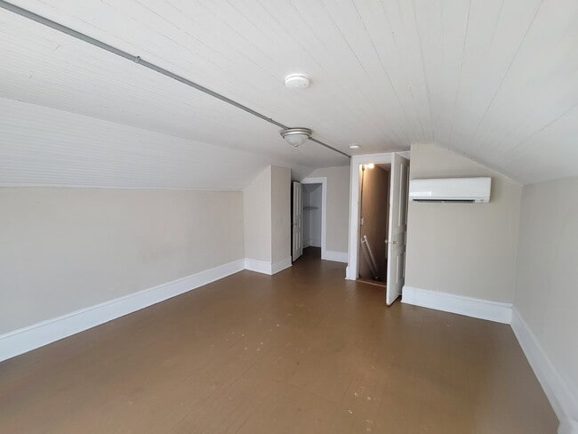 Building Photo - 902 East St