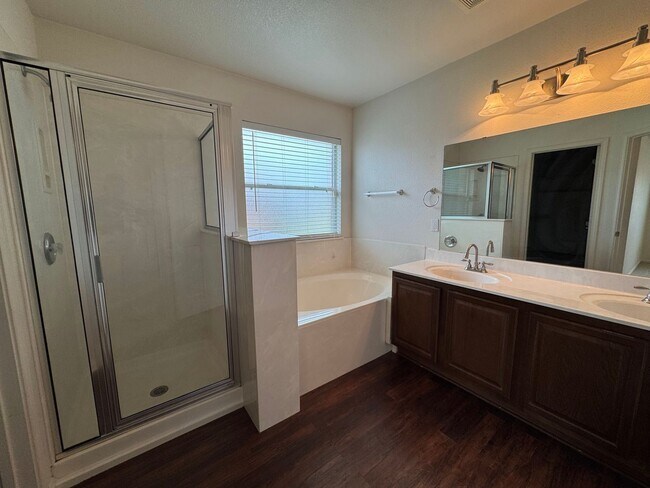 Building Photo - 4-Bedroom House for Rent in Killeen