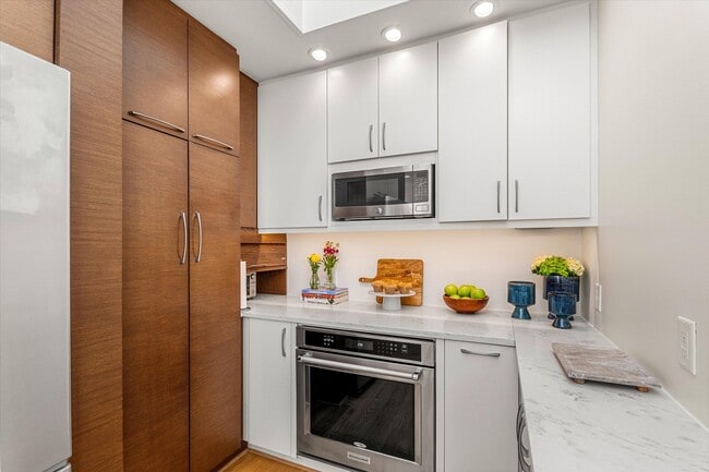 Building Photo - 3936 Holden Dr