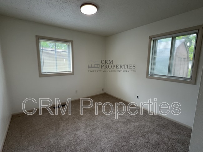 Building Photo - 814 Maumee Dr