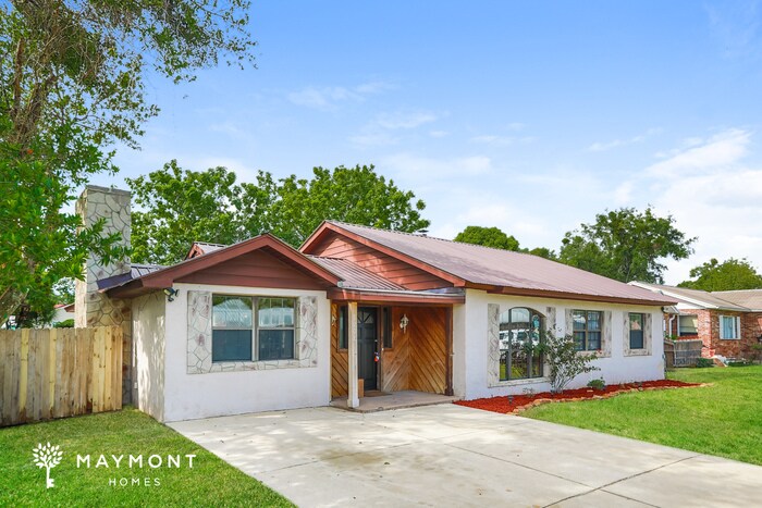 Building Photo - 2207 Diana Dr